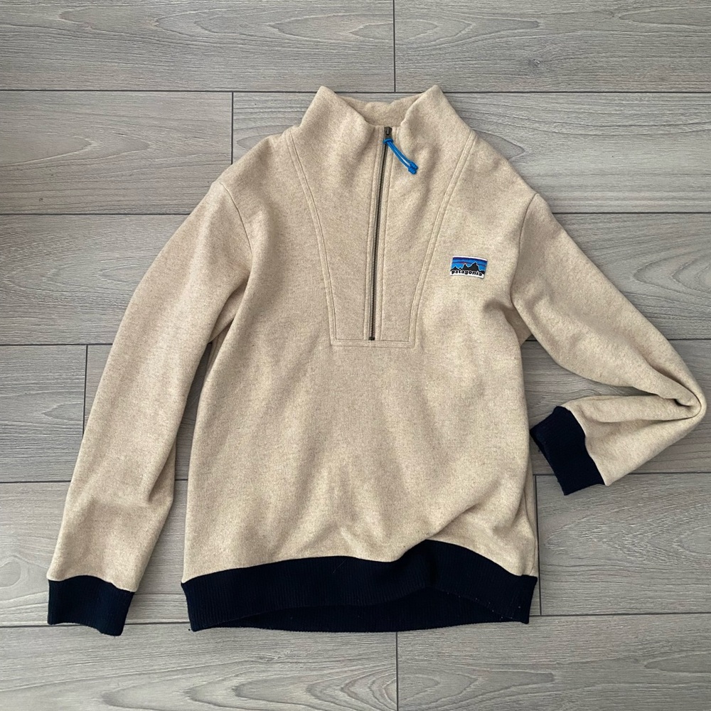 Patagonia Men's Tan and Black Zip-Up Sweater